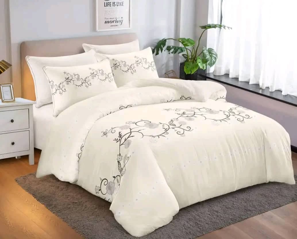 4PC Bedspread Set With 1 Bedsheet, 2 Pillowcases And Duvet (6x6)